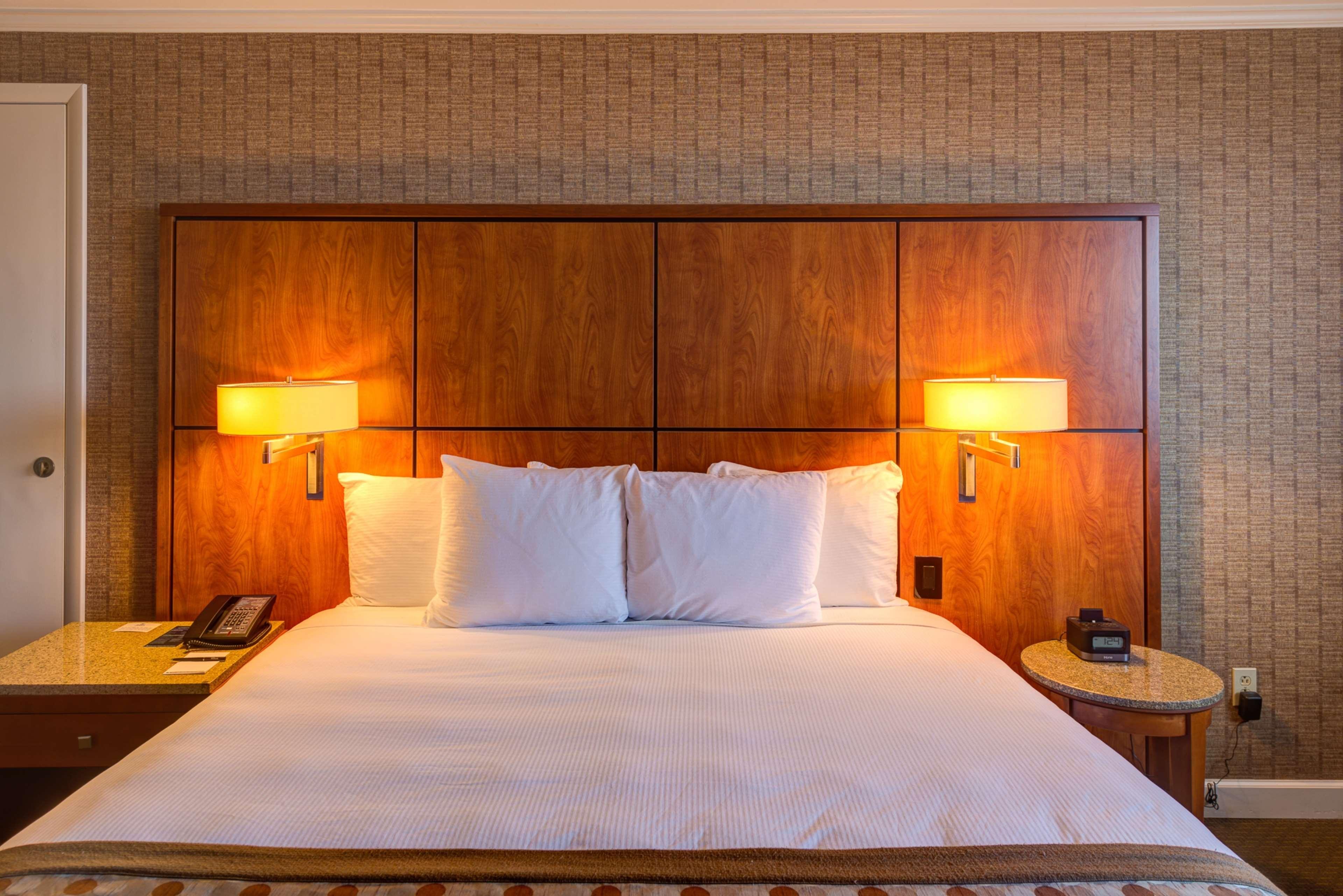 ฮิลตัน แอครอน แฟร์ลอว์น Hotel ภายนอก รูปภาพ