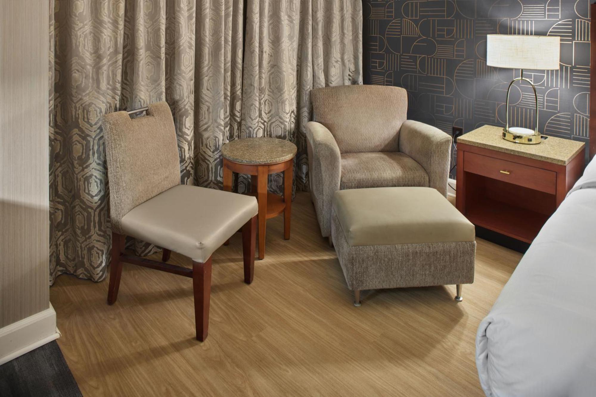 ฮิลตัน แอครอน แฟร์ลอว์น Hotel ภายนอก รูปภาพ