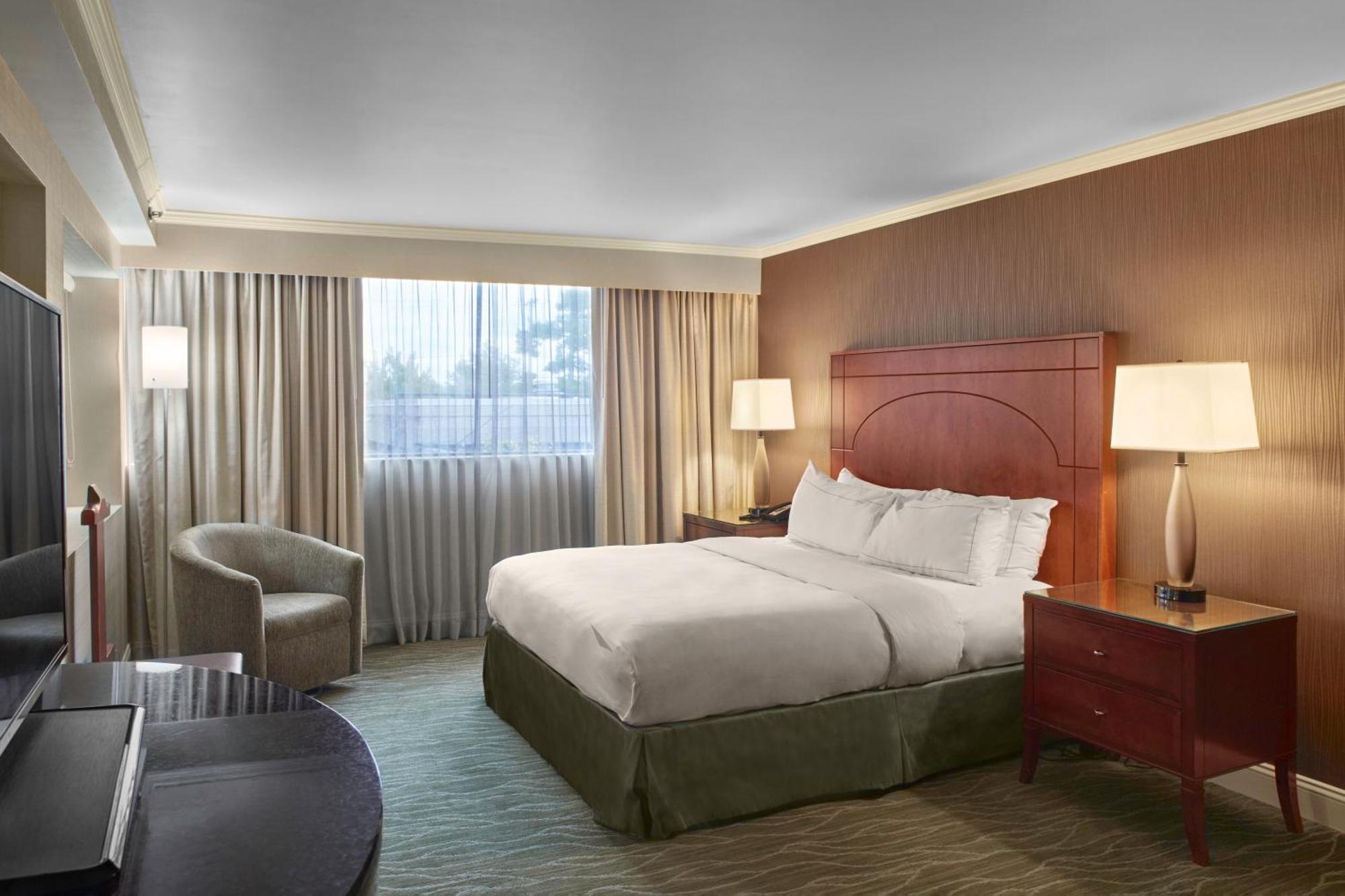 ฮิลตัน แอครอน แฟร์ลอว์น Hotel ภายนอก รูปภาพ