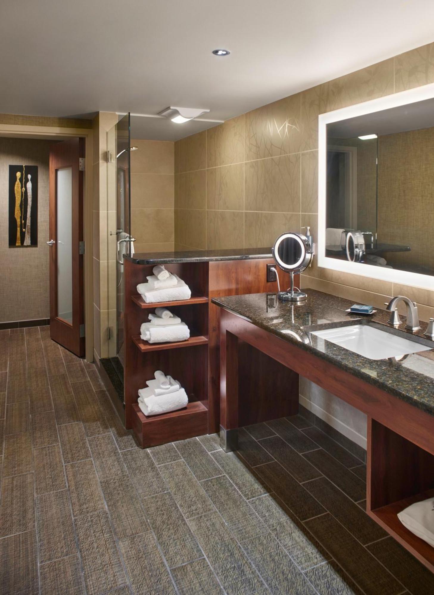 ฮิลตัน แอครอน แฟร์ลอว์น Hotel ภายนอก รูปภาพ